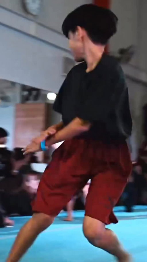 みなとが海外に初挑戦するクラウドファンディングを開始いたします
現在日本人が3連勝しているジュニア世界大会、Oslo Movement Festival Gathering(開催地:ノルウェー🇳🇴)への渡航費、および現地での費用の支援になります

みなとは9歳からトリッキングを始めて現在11歳、世界一レベルが高い日本で全国ジュニア大会を3冠した本物の天才です
トリッキングが大好きで、始めた頃からすでに「がんばる」ということができていた、コーチとしてはあまり教え甲斐のない選手です

本人は海外で活躍、優勝することを熱望しており、僕もコーチとしてそれを現地でサポートしてあげたいのですが、いかんせんお金が足りません
各種リターンを用意しますので、ぜひ日本代表選手としてのみなとを応援していただけないでしょうか

ご支援していただける方はDMから僕の方にご連絡ください

クラウドファンディング概要
目標金額500,000円
使途:選手(みなと)、コーチの渡航費、宿泊費、食費、大会参加費用

リターン
5,000円
現地活動報告、ビデオメッセージ

7,000円
現地活動報告、ビデオメッセージ
VoLatricksの物販一つ、またはストーリーでのアカウント紹介

10,000円
現地活動報告、ビデオメッセージ
VoLatricksの物販1点
Takaのワークショップ2回

10,000円
現地活動報告、ビデオメッセージ
VoLatricksの物販1点、ストーリーでのアカウント紹介

20,000円
現地活動報告、ビデオメッセージ
Takaのプライベートレッスン1回

20,000円
現地活動報告、ビデオメッセージ
VoLatricksの物販1点
ポストでのアカウント紹介

50,000円
現地活動報告、ビデオメッセージ
ポストでのアカウント紹介(PR可能)
ストーリーハイライトでのアカウント紹介(1年間)
出場する際の服へのロゴ掲載

100,000円
現地活動報告、ビデオメッセージ
VoLatricksの物販3点
Takaのプライベートレッスン