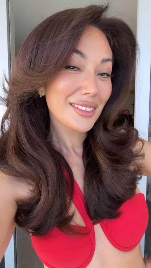 Fully committing to the bikini, big hair, beach vibe for @playa! Loved this glam by @hairbyduber and @nandaquero. And smooth legs by @muamarialaura ❤️