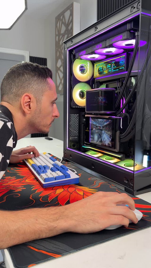 Who needs a monitor when you can game on the GPU 😭
#lightningz #rtx5090

@msigaming @msi @msius