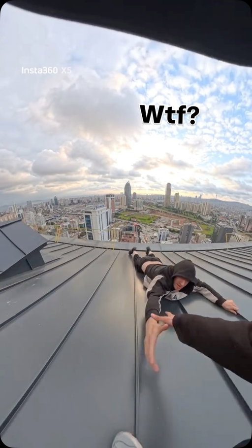 🏙️🎥💥
Performed by professionals. Do not attempt.

 #Insta360 #insta360x5 

#mecburiisbirligi