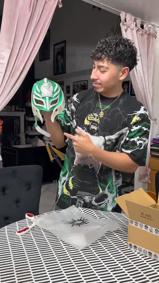I made Rey Mysterio a mask inspired by the Mexico national team @solluna.hayashi #reymysterio #wwe #wrestlemania #mask