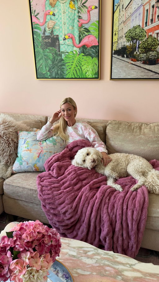 Shop the @lolablankets early access sale with my code CAITLINDOLL50 for 50% off site-wide 🎀🛍️🌸

Shop the softest blankets ever on major sale before they sell out!!!