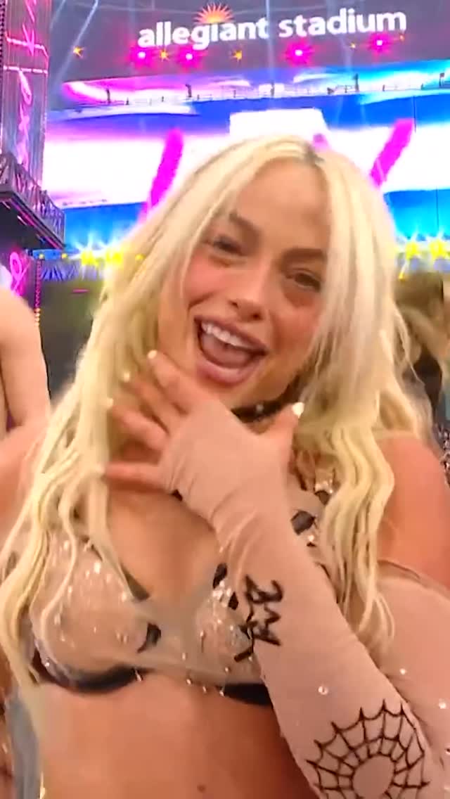 TROUBLE makes her way to the ring for the Women’s World Championship Match 😈

Stream #WrestleMania LIVE RIGHT NOW on the @espn app!