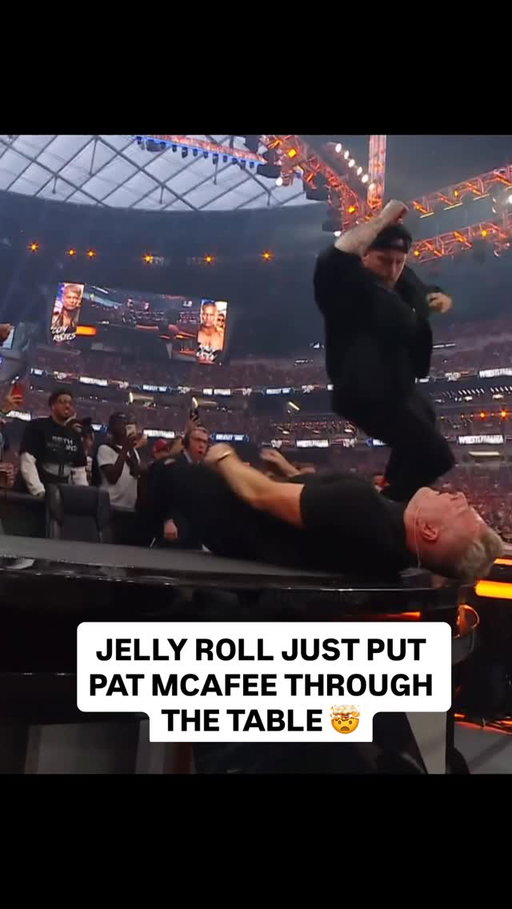 😳😳 #WrestleMania