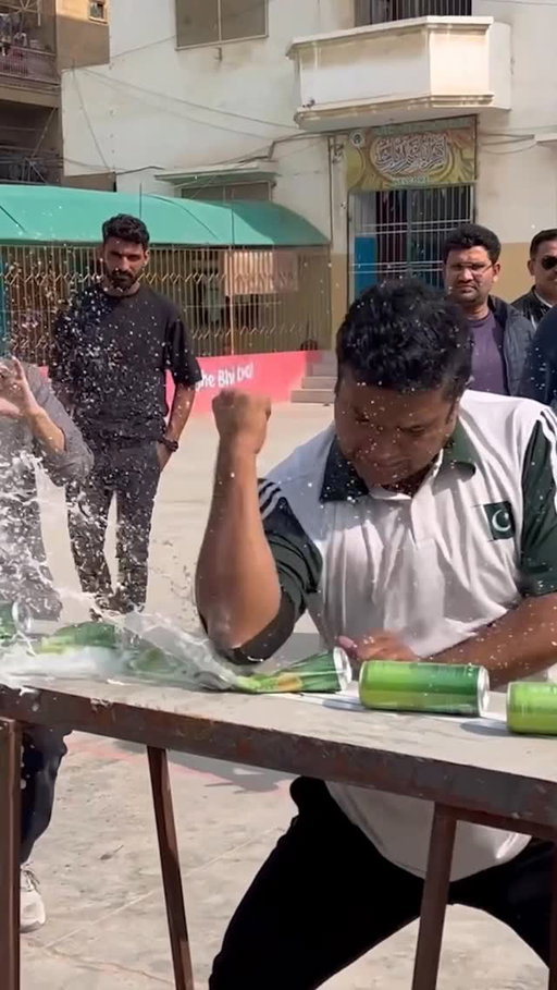 Fastest time to crush 50 cans with the elbow 💦💪 22.32 seconds by Muhammad Rashid 🇵🇰

@muhammadrashidnaseem