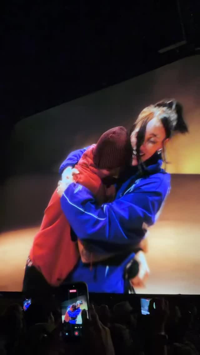 Hailey Bieber pushing Billie Eilish on stage for “One Less Lonely Girl” at Bieberchella… yeah this healed me. 😭

Video: @claudiasulewski/#Coachella/#BillieEilish/#JustinBieber