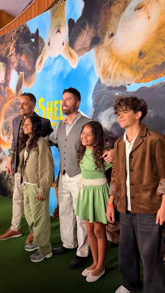 When you’re lucky enough to walk the red carpet for the premier of @thesheepdetectives on this fine Sunday morning 🐑 

In theaters May 8th! 

#TheSheepDetectives