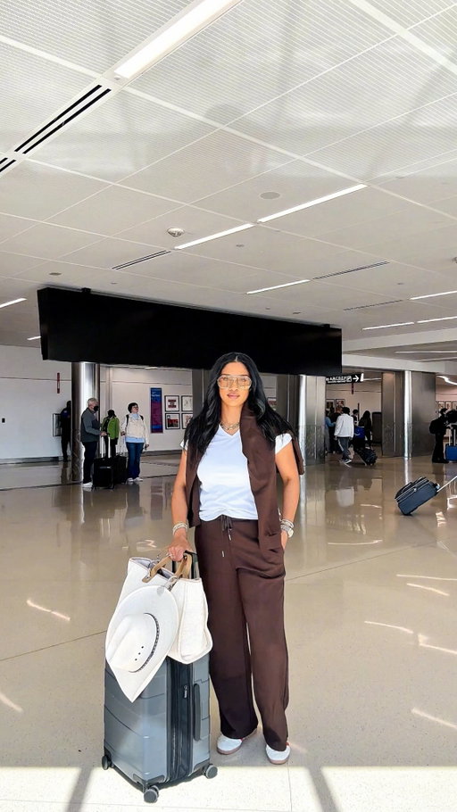 Comfy travel outfit ✈️ easy airport look that’s actually comfortable + put together. Leave OUTFIT in the comments and I’ll send you links.

#traveloutfit #airportlook #airportoutfit #travelootd #neutraloutfit 

Airport Outfit Ideas | Travel Outfits | Amazon Finds | Airport OOTD