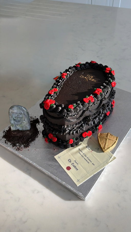 Rest in piece 🖤 Made this Traitors coffin cake for our Faithful birthday girl Jo. Dye-free black buttercream (tastes like Oreo’s), piped roses, fondant gravestone, earth, shield and banishment scroll all edible. The cake did not survive the round table.

#TheTraitors #CoffinCake #restinpiece #CakeDecorating