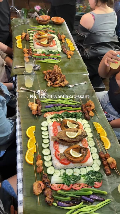 No basic food over here 😋 #kamayan #boodlefight #filipinofood #lakaykusina