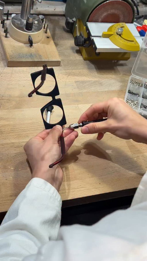 For every bespoke frame, we start with a prototype.
Once approved, we make the final frame.
Here are two weeks of work in 56 seconds.

 📍Via San Gallo 134R, Firenze
📍Piazza Santa Maria Soprarno 1R, Firenze
📍Via Candia 10, Roma

#anticaocchialeria #bespokeeyewear #eyewearprocess