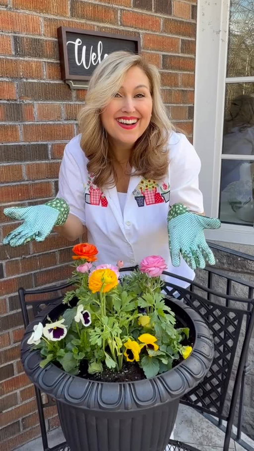 Love this Gardening Hack!
Gardening Season 🌺
The flowers are Ranunculus and Pansies 🌸