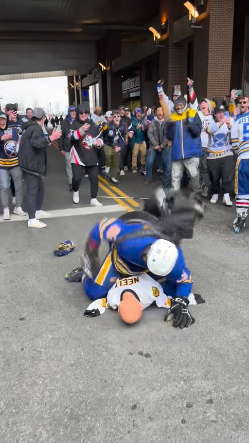 BUFFALO IS AN ABSOLUTE ZOO 😂