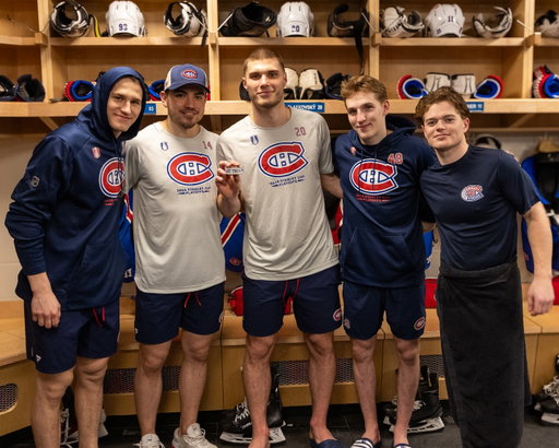 Un tour du chapeau en A.N., ça mérite une photo de l’A.N.

A power play hatty calls for a power play hatty pic

#GoHabsGo