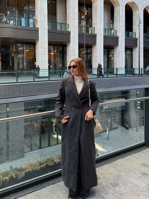 Cold evenings but make it fashion 🩶 🩶 

Shoes: @stradivarius 
Top: @hm 
Sunglasses: @amazonca @amazonfashion 
Coat: @shein_ca @sheinofficial 

#fashionblogger #parisianlife #beautyblogger #toronto #ａｅｓｔｈｅｔｉｃ