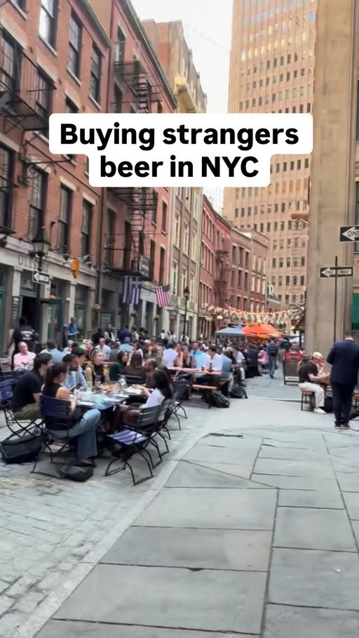 Buying strangers beer in NYC 

This week we went to Stone Street in the Financial District. I was surprised to find a sea of Corproate dudes enjoying some beers.

This place is magical and will be back soon for more

Follow @lunchbeerdudes and comment where you work for a free beer🤝