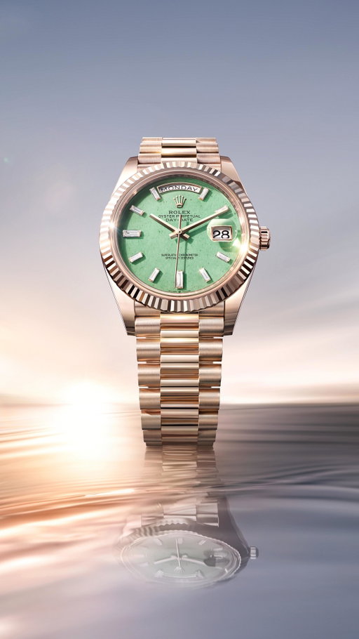 The new glow of prestige. The Oyster Perpetual Day-Date 40 is unveiled in Jubilee Gold, a new 18ct gold alloy developed and produced in-house, paired with a dial cut from light green aventurine, a natural stone in the quartz family.
#Rolex #DayDate #WatchesAndWonders2026