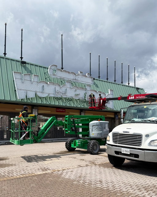 Out with the old, in with the new! Our front gate sign got a little refresh with new panels 🔧 swipe to see the final look. 👀

#MaintenanceMonday