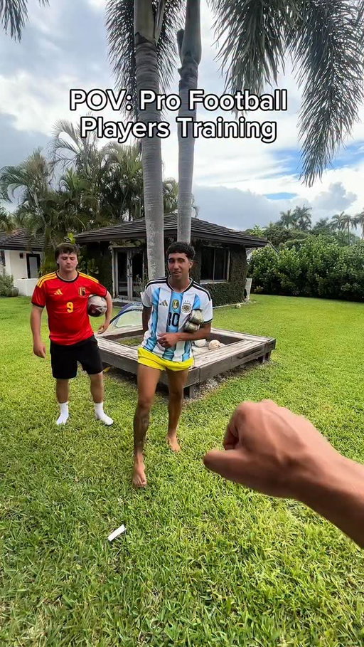 Pro Football players be like 😝

#football #explore #soccer #footballplayer #reels