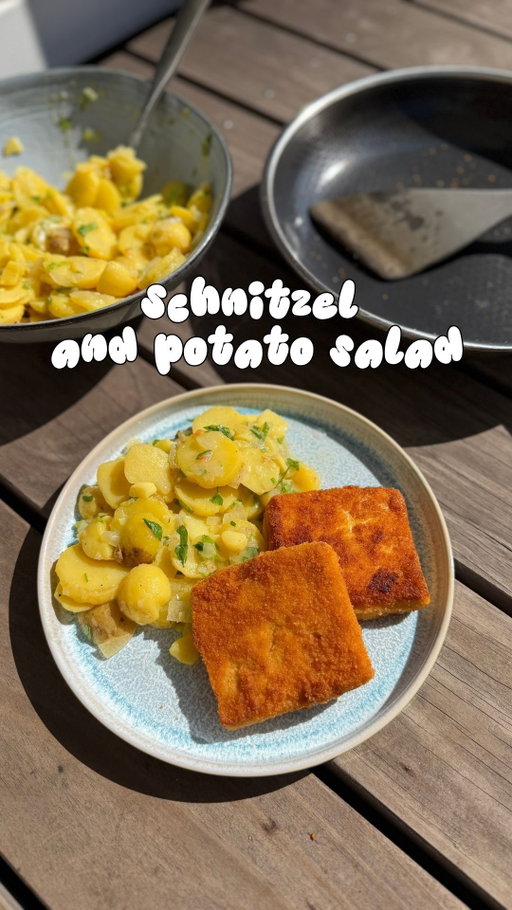 (Werbung/Ad) Potato salad and schnitzel 😋 
This is my vegan take on a classic using tofu in my schnitzel and NO MAYO in potato salad! 🤝
The schnitzel is getting perfectly crrrrispy in my @hexclad_europe pan. Their special technology is combining the performance of stainless steel, the durability of cast iron, and the convenience of nonstick AND they’re approved by Gordon Ramsay!😎
So check out @hexclad_europe for for cooking like a pro!🫶
RECIPE (2 servings, 50min prep time):
Potato salad:
-400g small potatoes
Cook in water until soft.
Peel and cut in thin slices.
-1 onion
Chop and sauté for 7-10mins in vegan butter.
-125ml veg stock
Deglaze with the veg stock, let it simmer for 5mins and add to the potatoes.
-3 Tbsp white wine vinegar
-3 Tsp agave
-1 Tsp mustard
-salt and pepper to taste
Mix well and set aside while making the schnitzel. (Optional you can also add some parsley or chives).
Schnitzel:
-200g tofu, cut in 2 slices
-120ml water
-3 Tbsp flour
-salt to taste
-1 Tsp poultry seasoning
Mix flour, water and spices to create a loose batter.
Dip the tofu in the batter and then in breadcrumbs.
Fry in oil until crispy and golden brown.
Serve with the potato salad and a squeeze of lemon. 🍋 
-
(Werbung/Ad) Kartoffelsalat und Schnitzel 😋�Das ist meine vegane Version eines Klassikers – mit Tofu im Schnitzel und OHNE MAYO im Kartoffelsalat! 🤝�Das Schnitzel wird perfekt crrrrispy in meiner @hexclad_europe Pfanne. Ihre spezielle Technologie vereint die Performance von Edelstahl, die Robustheit von Gusseisen und die Bequemlichkeit von Antihaft UND sie sind von Gordon Ramsay empfohlen!😎�Also schaut bei @hexclad_europe vorbei, um wie ein Profi zu kochen!🫶