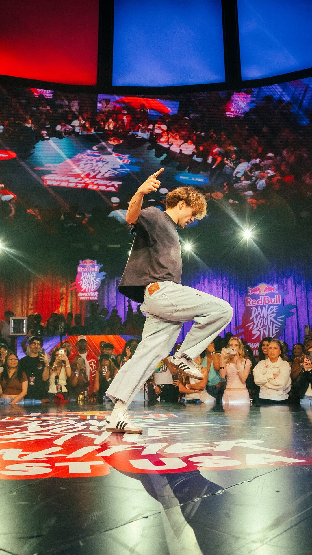 had the crowd in the palm of his hand 🖐️ @itsslavik 

🎵: “Pass The Dutch” - @missymisdemeanorelliott 
📍: Red Bull Dance Your Style: West Qualifier: Las Vegas