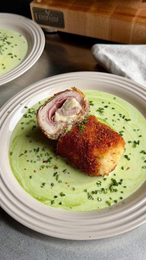 Poulet cordon bleu et béchamel aux herbes 🌷

@katherine_levac est venue me donner un coup de main en cuisine! On a tellement ri, est-ce qu’on devrait faire plus de vidéos ?!

La recette complète est disponible sur domcooks.com 

#sogood #domcooks