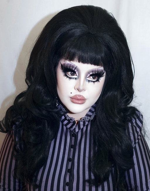 I’ve been so busy redoing my living room that I haven’t done a look (cause everything was a mess) so here an oldie so the al gore rhythm doesn’t get mad at me but ily and there’s cute stuff coming I promise 🤭  wearing a gifted dress from @la_femme_en_noir_ that I love soooo much 🖤🖤🖤
