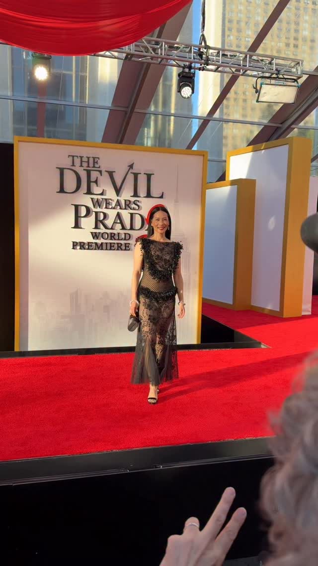 @lucyliu, confirmed “secret character” in ‘The Devil Wears Prada 2,’ has arrived at the world premiere.🌟 One must wonder if there are any Easter eggs hidden in this @georgeshobeika look….