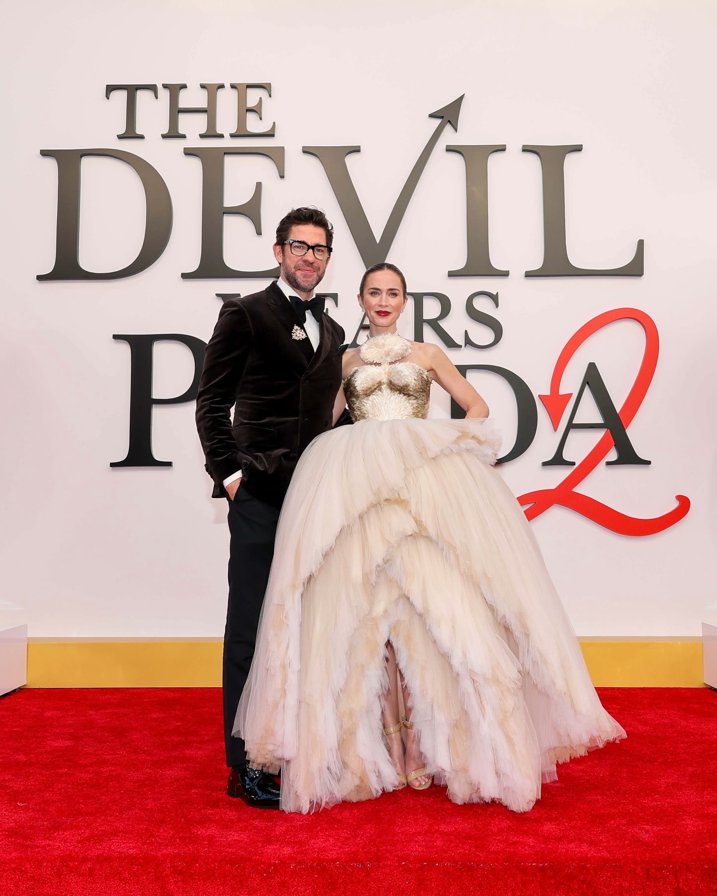 Emily Blunt and John Krasinski are all smiles on ‘The Devil Wears Prada 2’ red carpet tonight 🥹
