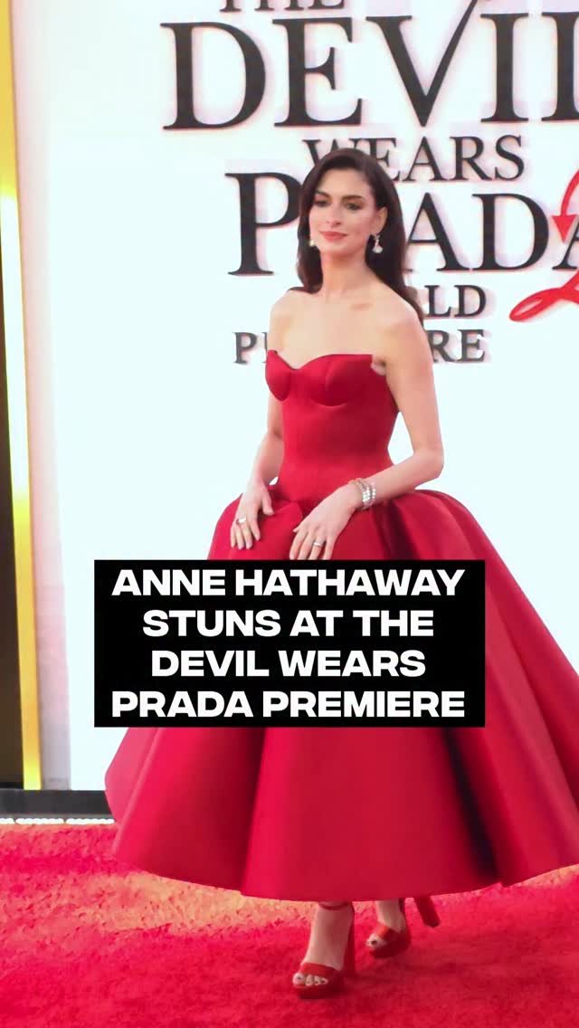 Anne Hathaway looks stunning at the 'Devil Wears Prada 2' world premiere.

🎥: Getty Images