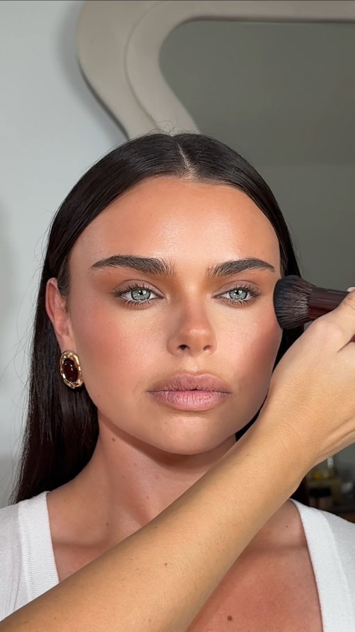 The easiest way to add warmth and dimension. The @nudebynature Hydra Stick® Sunlit Bronzer is a creamy bronzer with a smooth, skin-like finish that literally anyone can master!
AD