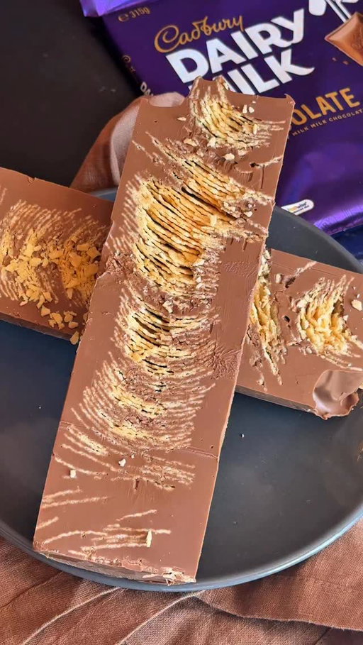 Salty but sweet! This chocolate recipe you NEED to try 🍫

We’ve never let you down with our chocolate recipes before, and this one will not disappoint…

Save to make later 💌

#chocolate #chocolatepringles #viralrecipe #sweetandsalty