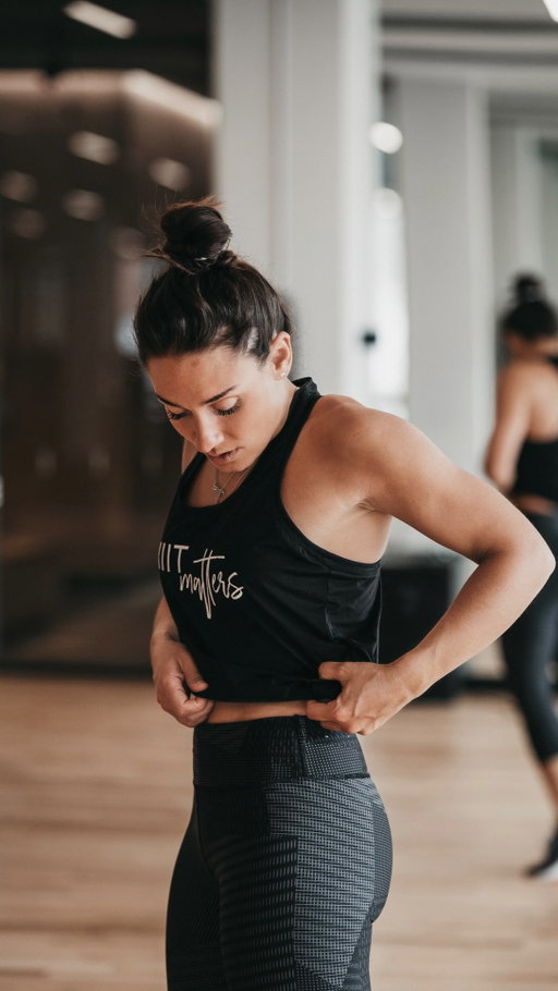 Mes muscles: je les aime. Mon corps puissant: je l’aime. Savoir que ce dernier est fort me soulage. Cessons de vouloir être mince à tout prix: cherchons à faire en sorte que notre corps nous permette de faire tout ce qu’on veut dans la vie!