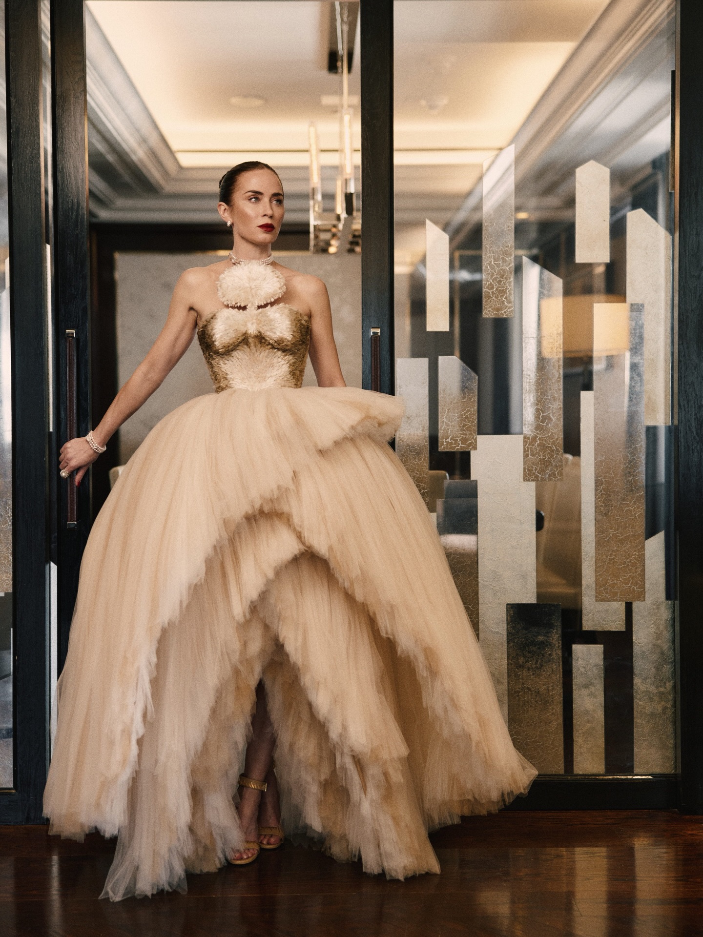 #EmilyBlunt celebrated the debut of ‘The Devil Wears Prada 2’ in style—and showed up last night dripping in pearls and diamonds for her night out in New York. 

Wearing a selection of designs from Mikimoto’s “Les Pétales Place Vendôme Rosés” collection, Blunt says she “immediately fell in love” with the brand’s choker the moment she saw it. “Such a special piece with the most exquisite detailing and design,” she tells ELLE. Blunt’s jewelry look came punctuated with a series of stunning pieces—including the 18K rose gold choker, bracelet, and earrings. “I’ve long admired the Maison, and was truly honored to wear such an extraordinary creation that reflects a remarkable heritage.”

Head to the link in bio for more details on her look for the world premiere of the long-awaited sequel.

Photos: Emilio Madrid @emiliomadrid