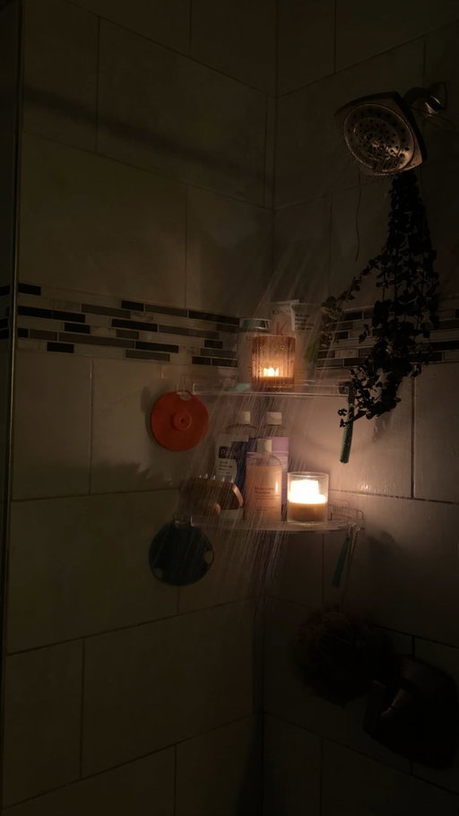 if you need it, consider this your permission to treat yourself tonight🥹🤍 bc who says self-care is only for the weekends? 

#cozyhome #homebody #comfortcreator #selfcare