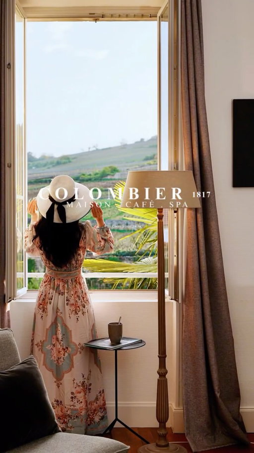 🏨Le Clos Du Colombier 1817 @closducolombier1817 
🇫🇷1 Rue du Colombier, 21630 Pommard, France

An old winemaker’s house in Pommard, Burgundy, with a cinematic feel. It‘s not in a noisy city, yet it commands an entire stunning landscape — push open the window and you’re facing the endless vines of the monopole Clos du Colombier, with morning mist and sunset painting the vineyard in turns.

I stayed here for three days and truly understood what it means to ”tuck the lazy elegance of the South of France into the vineyards of Burgundy.“ The aesthetic of this estate is sophisticated without being showy — herringbone oak floors, a decorative fireplace, linen curtains gently lifted by the breeze. Every detail speaks the art of French living. No forced luxury, just an innate sense of ease and refinement.

The outdoor pool is nestled among the vines — after a swim, you look up to an entire vineyard. The private spa faces the vines; book an hour of hot tub and massage, and all your fatigue melts away. And their newly opened @cafe.charlie.pommard — from morning coffee to evening wine, sunlight falls across the window frames onto the table. You don‘t have to do anything, just sitting there gives you that full Southern French sense of deep relaxation.

After all, life has always been a realistic movie. If you want a private, beautiful, and truly relaxed getaway, this is a wonderful choice. ✨

🍷Puissiez-vous profiter de vacances heureuses et vivre votre propre vie cinématographique.🎬

#france #francetravel #burgandy #travel #hotel