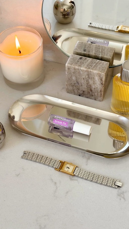 Quand tu te casses un ongle 5 minutes avant de partir…🫠 @essie Break Fix, c’est une patch liquide pour les ongles qui est invisible, rapide et compatible avec le vernis. Manucure sauvée, crise évitée!🫱🏻‍🫲🏼💅🏼

#fixtheimpossible • A D