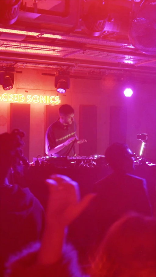 You’ve never heard ‘Little Things’ like this… London grooves dominate the dancefloor. 

📹 @mertkalemm 

#londonclubbing #housemusiclovers #djlondon #sacredsonicslondon2026