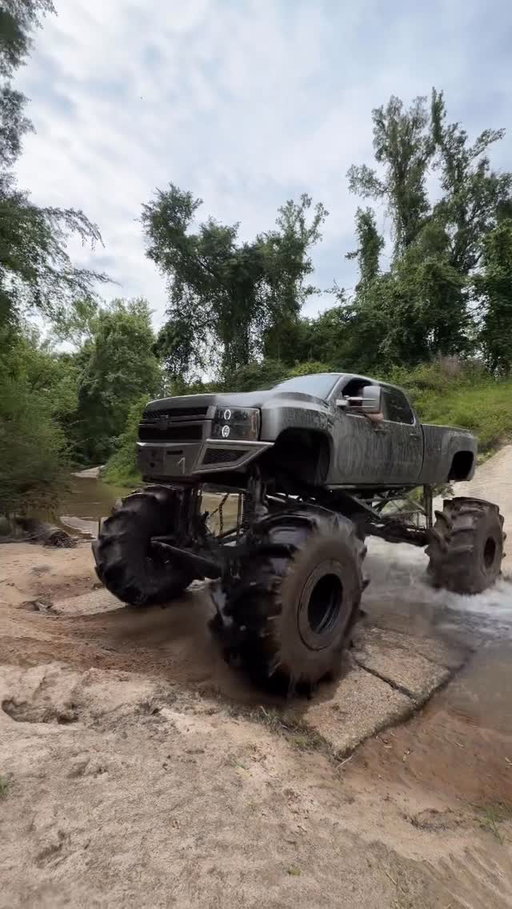 Me and the boys taking the backroads to @officialtrucksgonewild @louisianamudfest this weekend. Who else is coming out to Colfax for the event this week?

Also please just listen to that @fleeceperformance Cheetah turbo singin in Hercules 🎶 🥰
