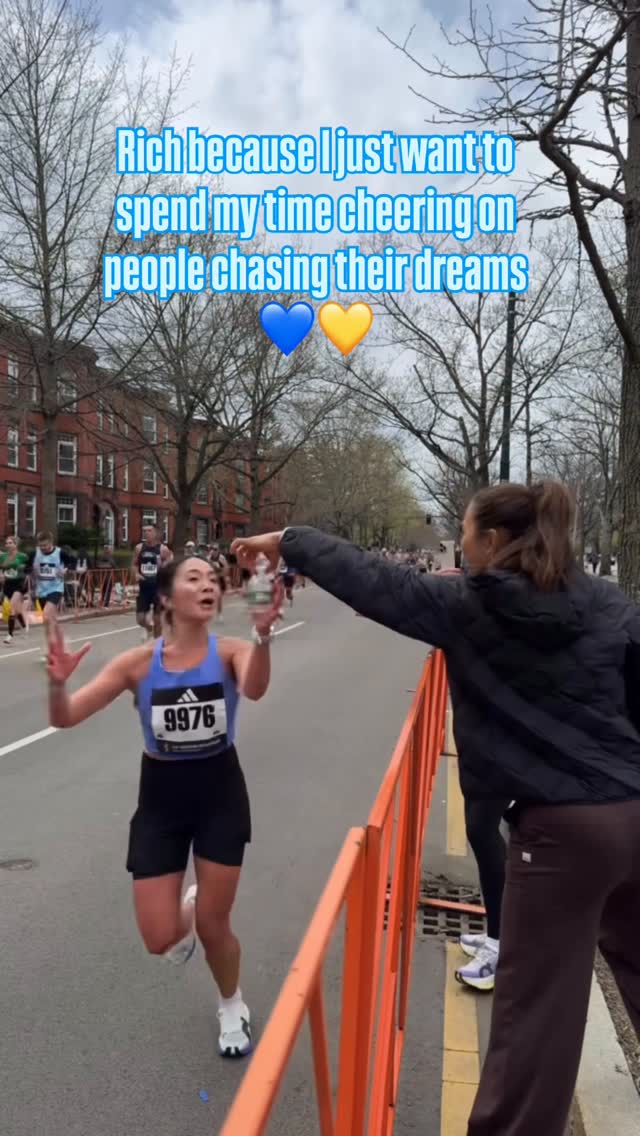 Tag me in as your cheerleader any day 💙💛

SO INSPIRED BY EACH AND EVERY ONE OF YOU THAT TOED THE BOSTON MARATHON LINE