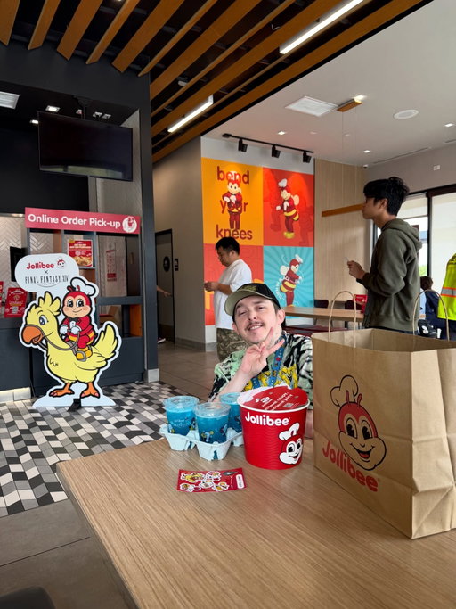 Jollibee x Final Fantasy 14 collab launch day 🥳🤓🤘🏻