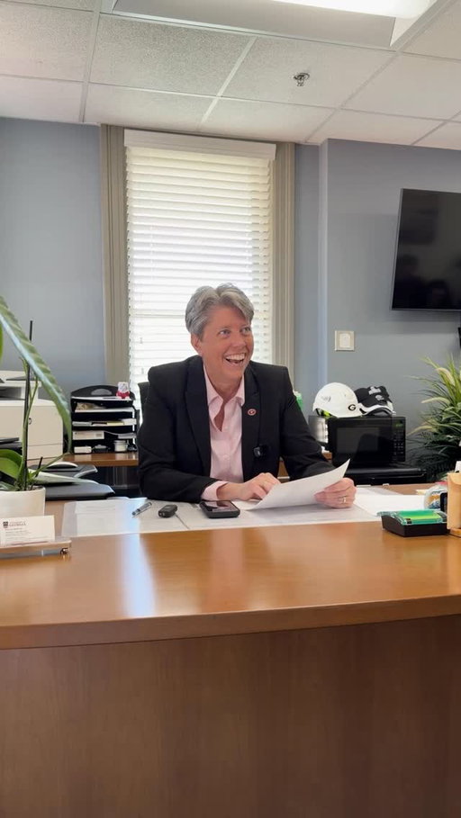 Grab the tissues 🥹 We have our inaugural class for @ugamedicine! Dean Shelley Nuss personally called the newly admitted students today to let them know. We’re looking forward to welcoming these students to campus in the fall! 🩺