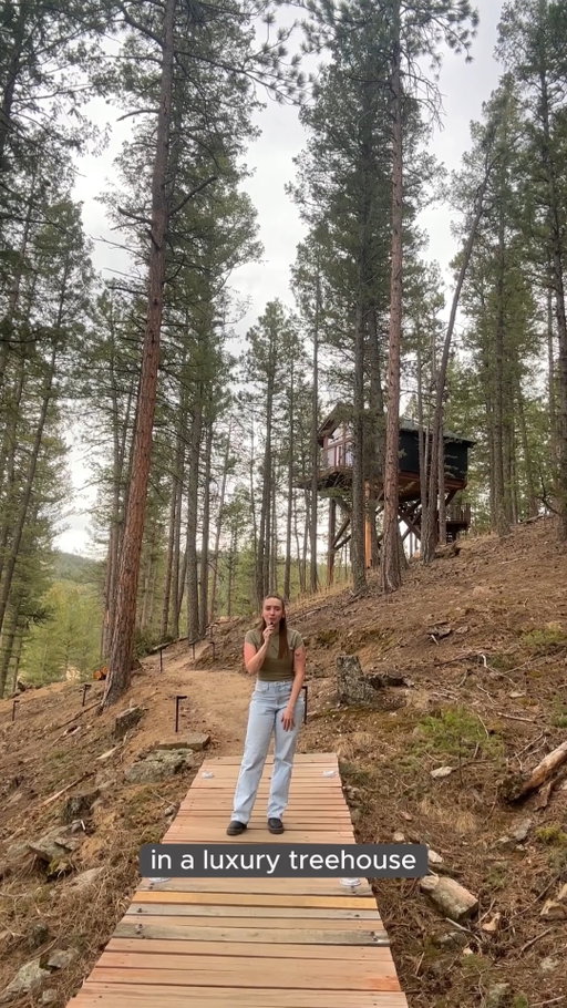 Want to wake up in the Colorado pines? This boutique treehouse hotel is a dream come true. 🌲🏡

📍Juniper Lodge and Treehouses @stayatjuniper