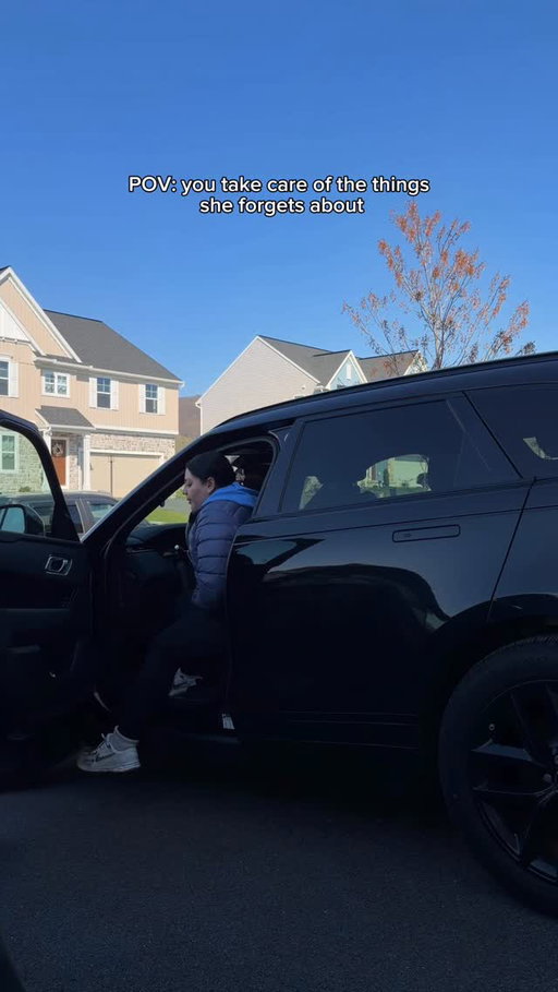 It’s National Car Care Month and cleaning her car is easy but knowing what it actually needs? That’s where @kbb_com Service Advisor comes in! #liveindrive #kelleybluebook #NationalCarCareMonth