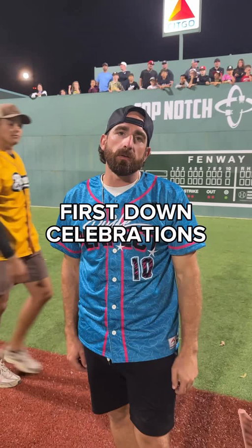 best first down celly 🔥 (feat. @thesavbananas) 

DUDE PERFCT vs. BANANAS LIVE ON TOUR this SUMMER! (DudePerfect.com/Tour - Link in Bio) 

*Select @thesavbananas athletes will be joining us on the Squad Games Tour