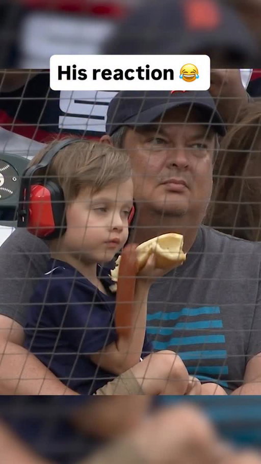 His reaction after losing the hot dog 😂 #MLBonNetflix

#mlb #baseball #majorleaguebaseball
