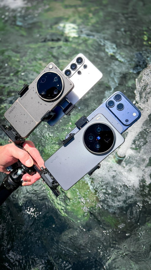 Which phone do you think took the best underwater video? 

Underwater camera test between the Galaxy S26 Ultra vs iPhone 17 Pro Max vs Oppo Find X9 Ultra vs Vivo X300 Ultra!

#iphone #samsunggalaxy #vivox300series #oppofindx9series #underwater