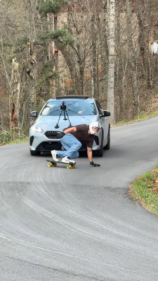 Change of direction.

One of my favorite things in skating is figuring out new roads. This super fast left right with a change of grade through the middle made for a fun challenge. I wanted to wrap the left to open up the right, but the road just wanted you to go from apex to apex. @owenfox killing on the follow. 

@seismicskate @madridskateboards @becker_grip_soles