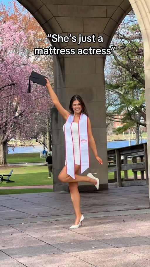 A bop with a presidential scholarship getting ready for graduation 

#collegegirl #soapyshayna #shaynaloren #bop