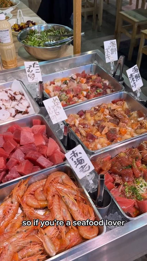 If you’re like me and want to eat high quality sashimi without constantly checking the price, this spot is a must!
They’ve got a huge variety and you can even make your own poke bowls. On top of that, they also offer fried dishes, fruit, and fish soup.
Honestly, compared to places like Tsukiji that are packed with tourists and tend to be overpriced, this place is way better value for money.

Gyoko Shokudo
Address: 650 Oobukuro, Kawagoe, Saitama (Inside Kawagoe Fish Market)

10:00am-3:00pm
Closed: Wednesday

#japan #kawagoe #sashimi #japanesefood